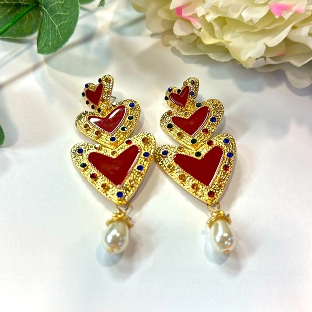 Red Stunning triple heart earrings! ❤️